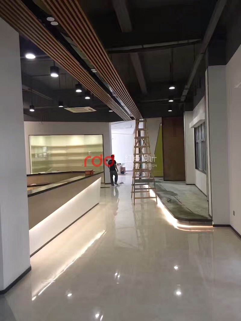 中星集团来中山职院双创中心办公室装修设计项目对工程验收，对工程质量赞赏-4.jpg